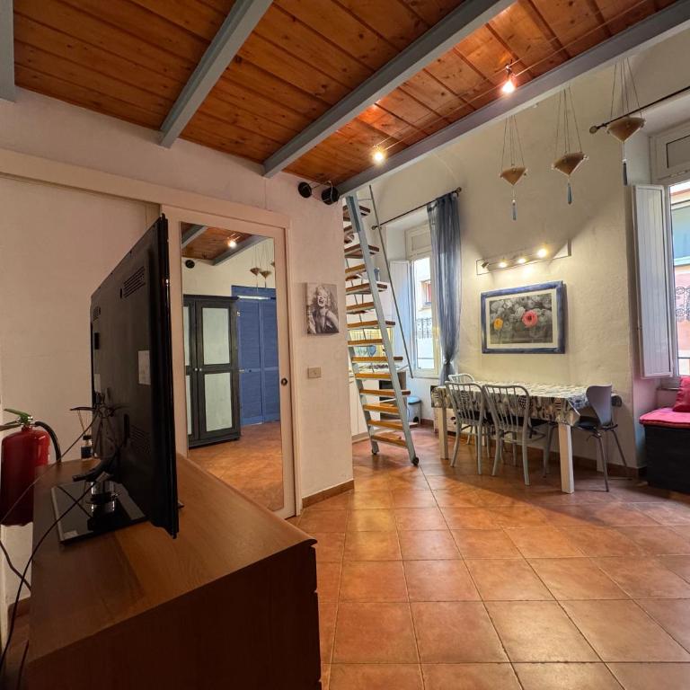 Casa Blu Sanremo - Appartamento con 2 Camere da Letto e Balcone - 2