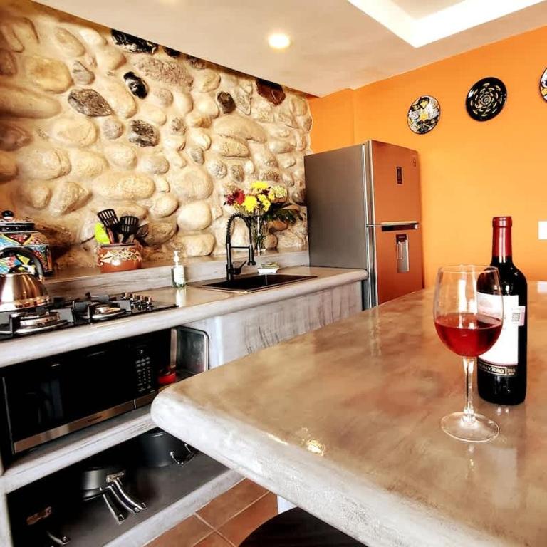 Las Brisas Central 3BR Ocean View Retreat with Heated Pool - Apartamento de 3 dormitorios con balcón - 9