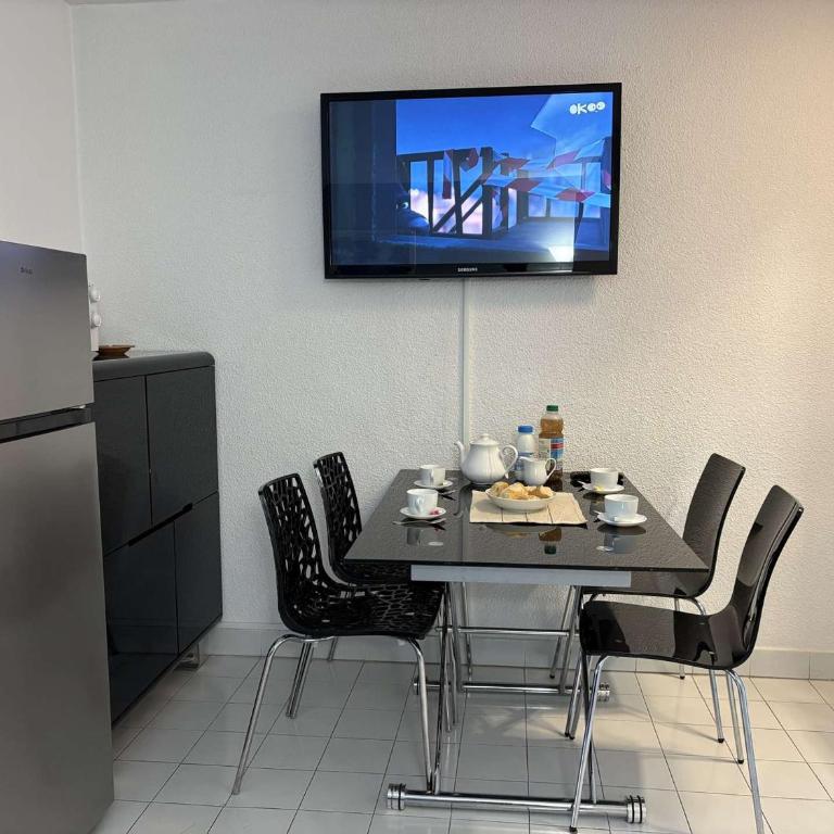 Studio cabine à 200m de Port Fréjus, plage, commerces, terrasse, 4 couchages, ménage inclus - FR-1-226A-31 - Appartamento (4 Adulti) - 9