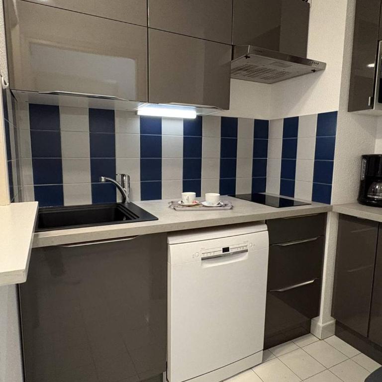 Studio cabine à 200m de Port Fréjus, plage, commerces, terrasse, 4 couchages, ménage inclus - FR-1-226A-31 - Appartamento (4 Adulti) - 12