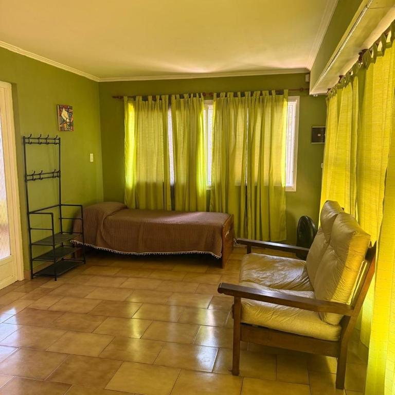 Casa de Piedra - a 2 cuadras del mar - solo familias - Casa de 2 dormitorios - 32
