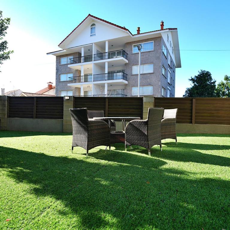 GALIHOST - Apartamentos con jardín en el centro de Sanxenxo - Apartamento de 4 habitaciones - 5