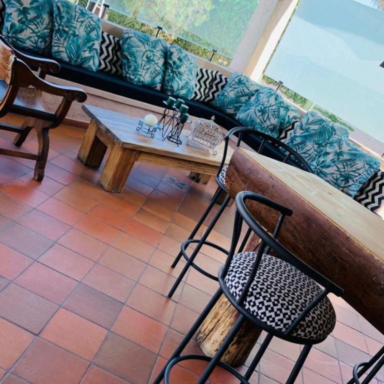 Pifo Pool House free Airport pickup Tours - Three-Bedroom House - 3