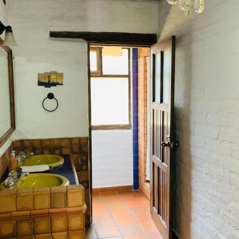 Pifo Pool House free Airport pickup Tours - Three-Bedroom House - 7