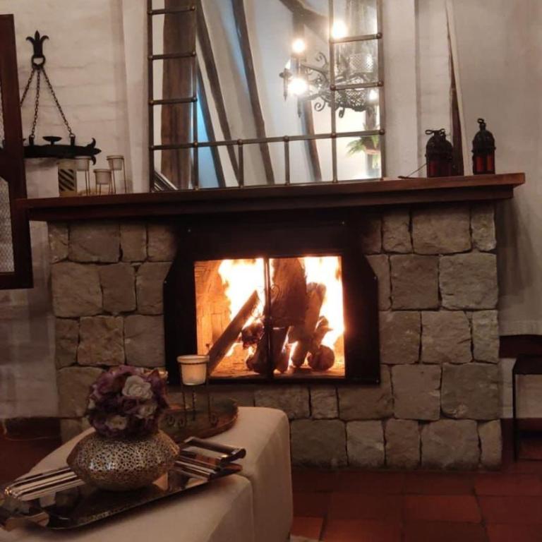 Pifo Pool House free Airport pickup Tours - Three-Bedroom House - 9