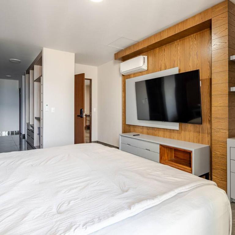 Cintermex, Parque Fundidora, Paseo Santa Lucia - Three-Bedroom Apartment - 16