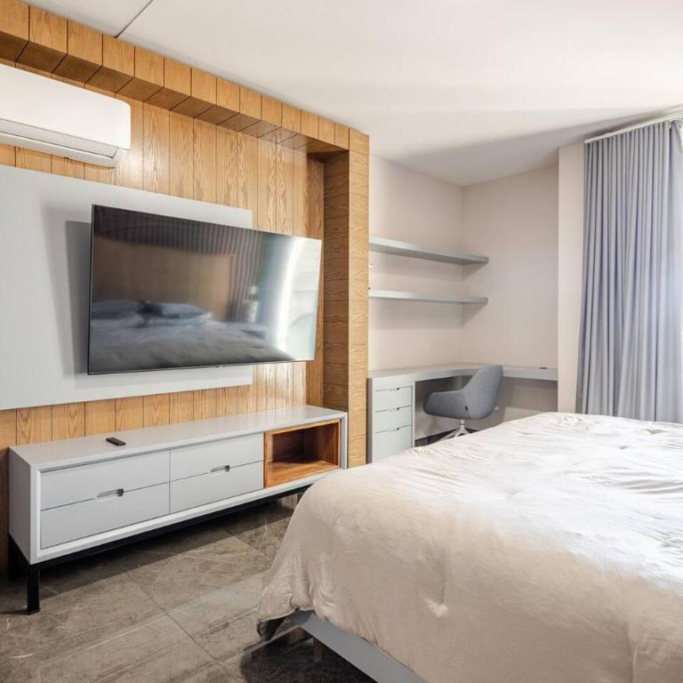 Cintermex, Parque Fundidora, Paseo Santa Lucia - Three-Bedroom Apartment - 2
