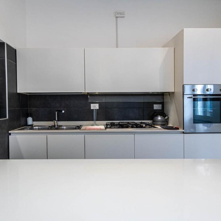 Large and bright, a stone's throw from Trastevere - Two-Bedroom Apartment - 13