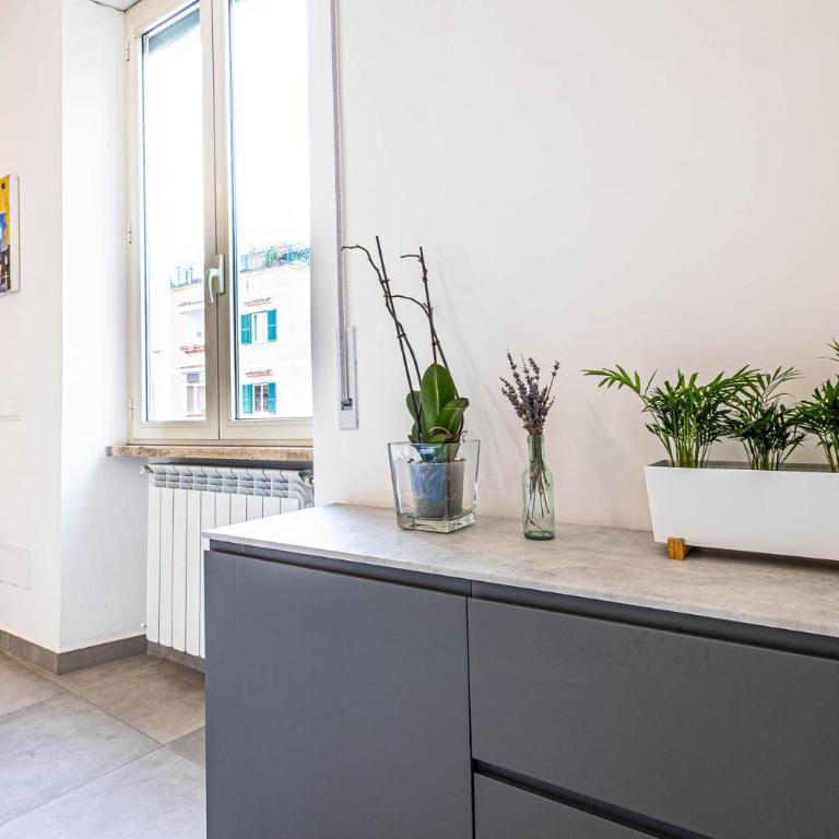 Large and bright, a stone's throw from Trastevere - Two-Bedroom Apartment - 7