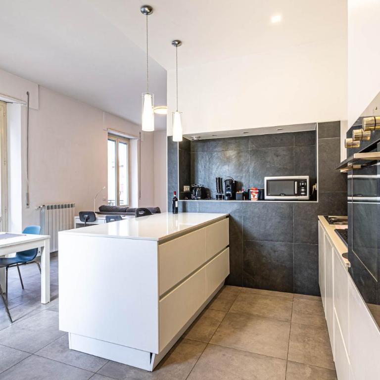 Large and bright, a stone's throw from Trastevere - Two-Bedroom Apartment - 6