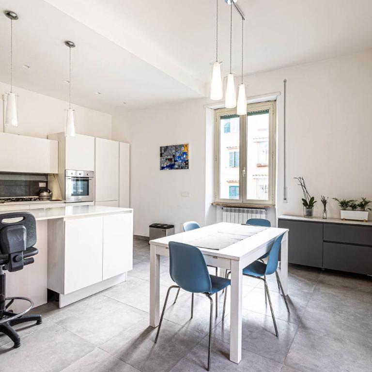 Large and bright, a stone's throw from Trastevere - Two-Bedroom Apartment - 3