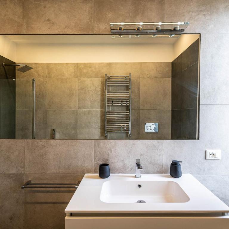 Large and bright, a stone's throw from Trastevere - Two-Bedroom Apartment - 19