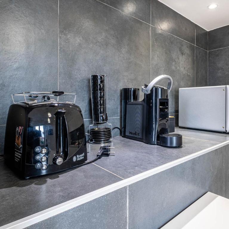 Large and bright, a stone's throw from Trastevere - Two-Bedroom Apartment - 11