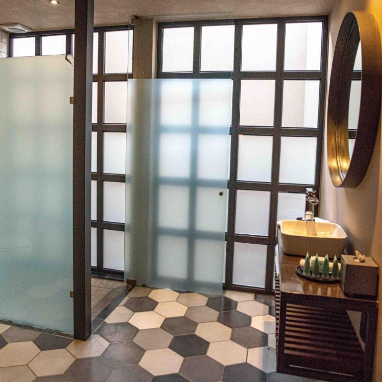 Hotel Criol - Standard King Room - 8