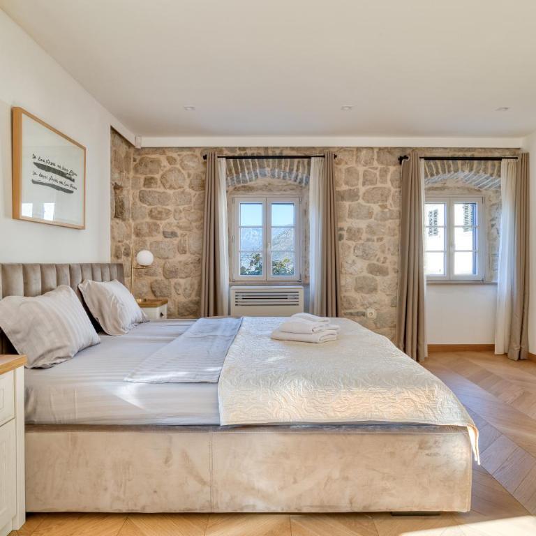 Luxury waterfront vila with Private Dock and Pool - Villa - 41