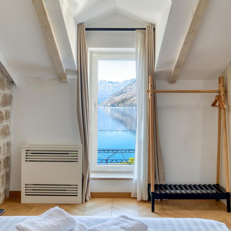 Luxury waterfront vila with Private Dock and Pool - Villa - 7