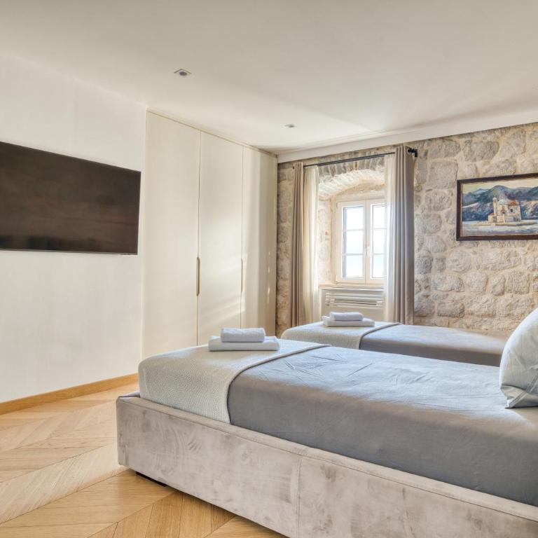 Luxury waterfront vila with Private Dock and Pool - Villa - 9