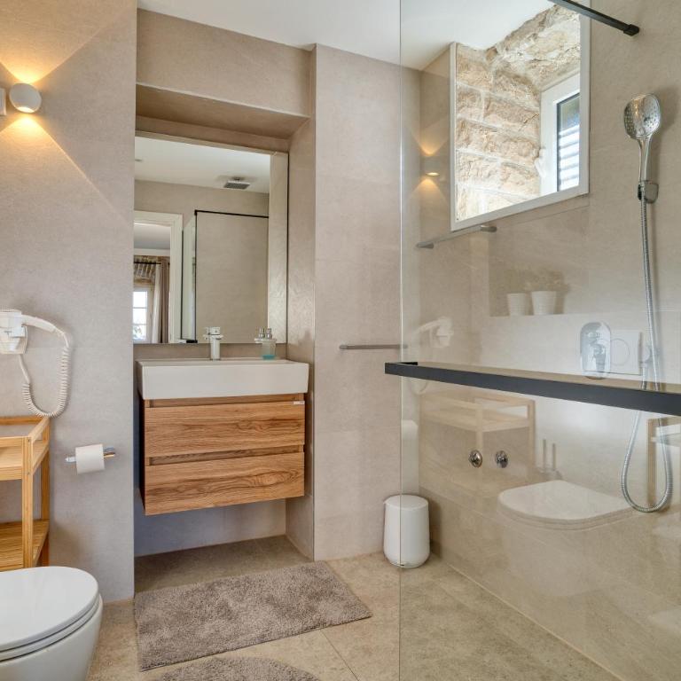 Luxury waterfront vila with Private Dock and Pool - Villa - 14
