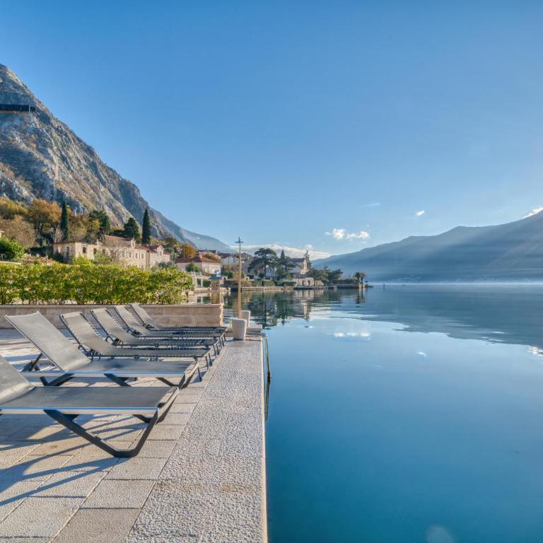 Luxury waterfront vila with Private Dock and Pool - Villa - 1