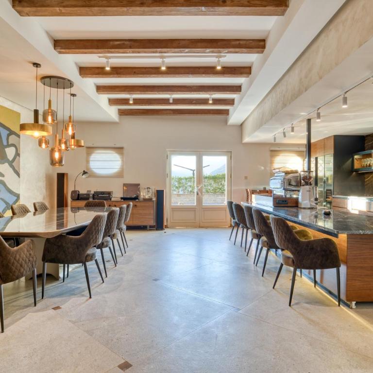 Luxury waterfront vila with Private Dock and Pool - Villa - 23