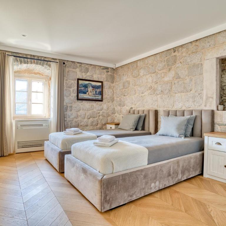 Luxury waterfront vila with Private Dock and Pool - Villa - 22