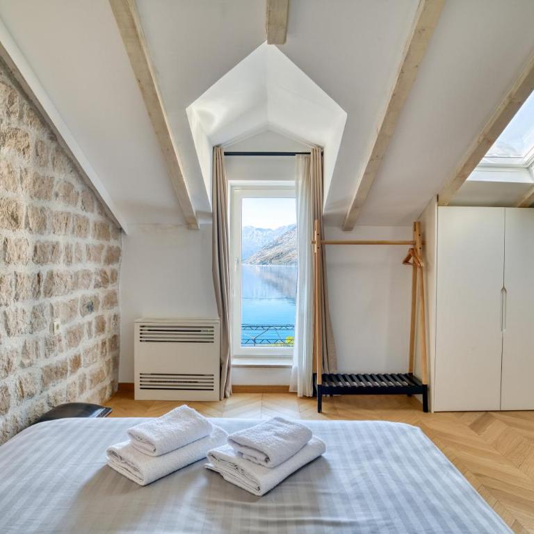 Luxury waterfront vila with Private Dock and Pool - Villa - 25