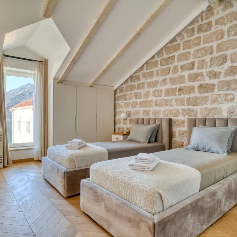 Luxury waterfront vila with Private Dock and Pool - Villa - 27