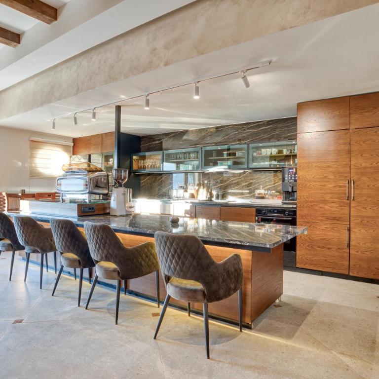 Luxury waterfront vila with Private Dock and Pool - Villa - 31