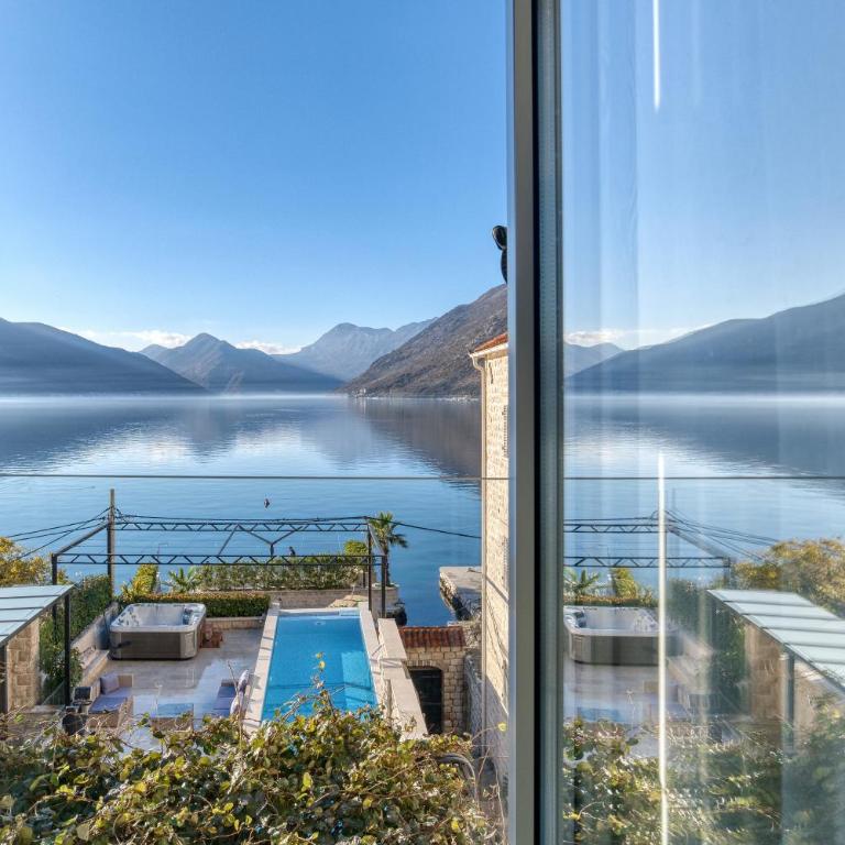 Luxury waterfront vila with Private Dock and Pool - Villa - 36