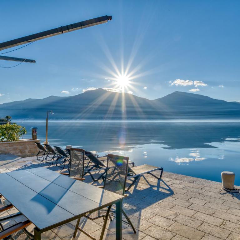 Luxury waterfront vila with Private Dock and Pool - Villa - 42