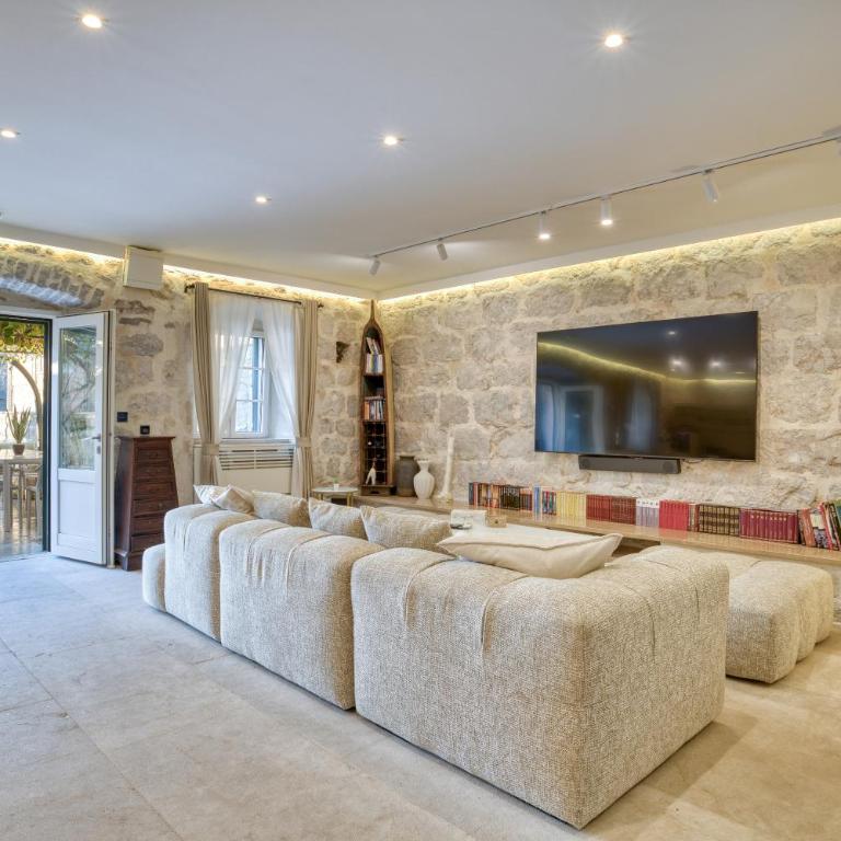 Luxury waterfront vila with Private Dock and Pool - Villa - 47
