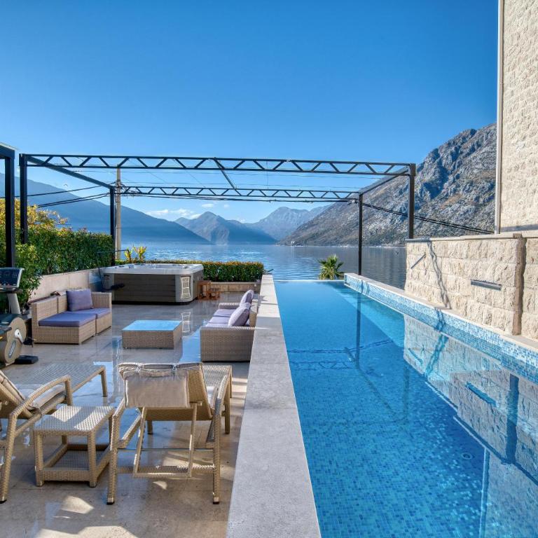 Luxury waterfront vila with Private Dock and Pool - Villa - 58