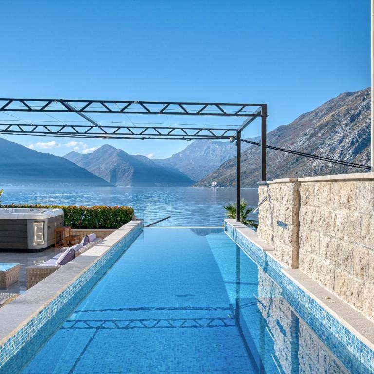 Luxury waterfront vila with Private Dock and Pool - Villa - 59