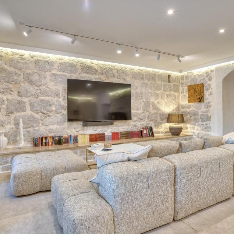 Luxury waterfront vila with Private Dock and Pool - Villa - 80