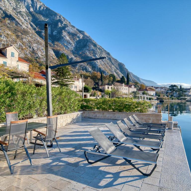 Luxury waterfront vila with Private Dock and Pool - Villa - 78