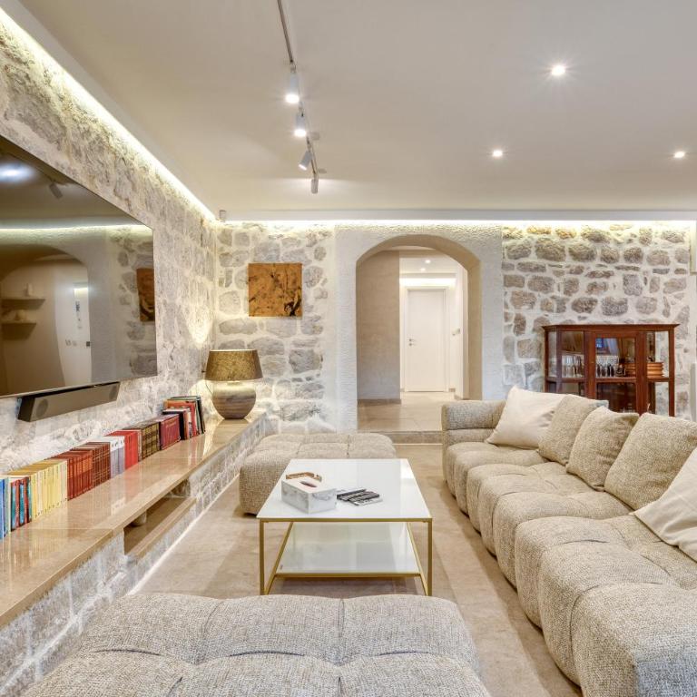 Luxury waterfront vila with Private Dock and Pool - Villa - 79