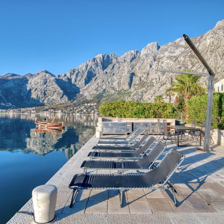 Luxury waterfront vila with Private Dock and Pool - Villa - 95