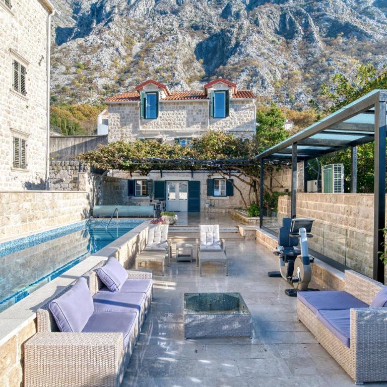 Luxury waterfront vila with Private Dock and Pool - Villa - 89
