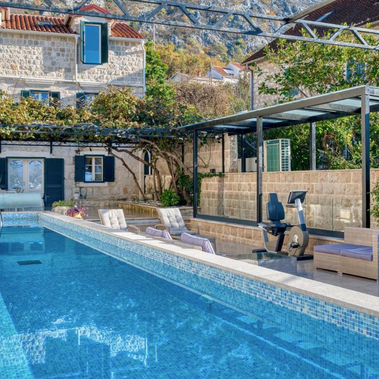 Luxury waterfront vila with Private Dock and Pool - Villa - 93