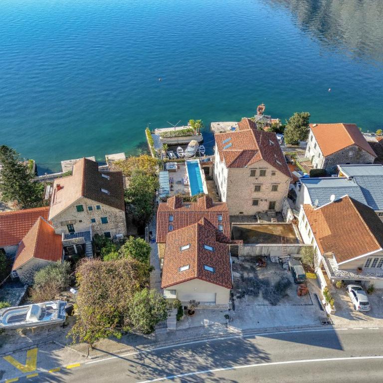 Luxury waterfront vila with Private Dock and Pool - Villa - 97
