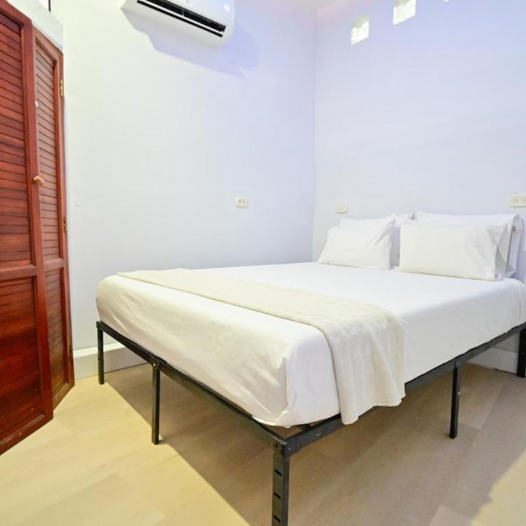 5 Bedroom Cartagena Walled City with Jacuzzi - Six-Bedroom House - 2