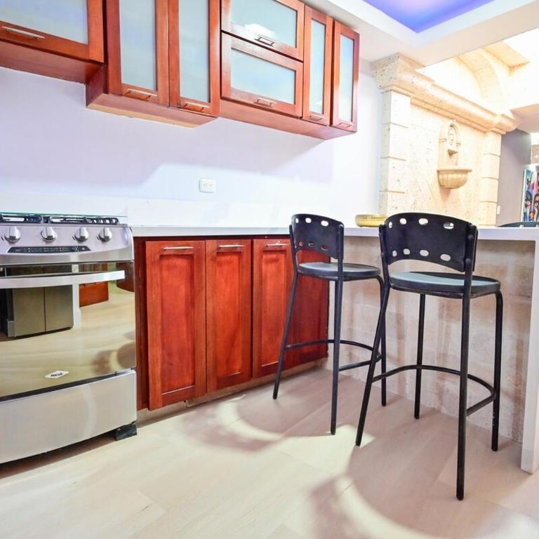 5 Bedroom Cartagena Walled City with Jacuzzi - Six-Bedroom House - 4