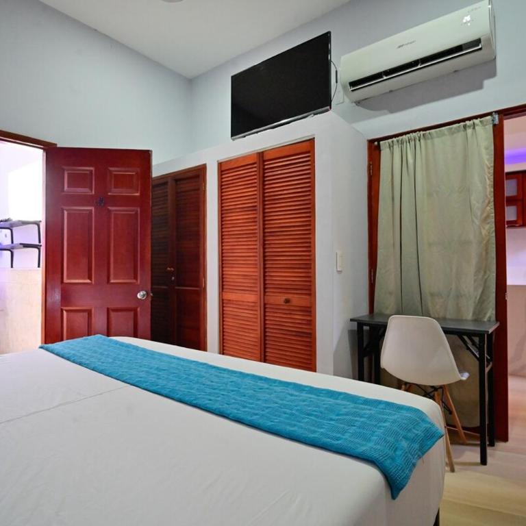5 Bedroom Cartagena Walled City with Jacuzzi - Six-Bedroom House - 6