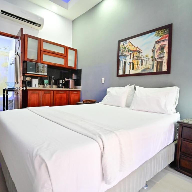 5 Bedroom Cartagena Walled City with Jacuzzi - Six-Bedroom House - 7