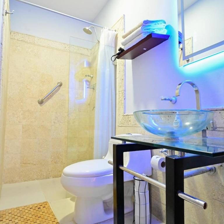 5 Bedroom Cartagena Walled City with Jacuzzi - Six-Bedroom House - 8