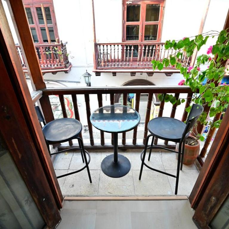 5 Bedroom Cartagena Walled City with Jacuzzi - Six-Bedroom House - 9
