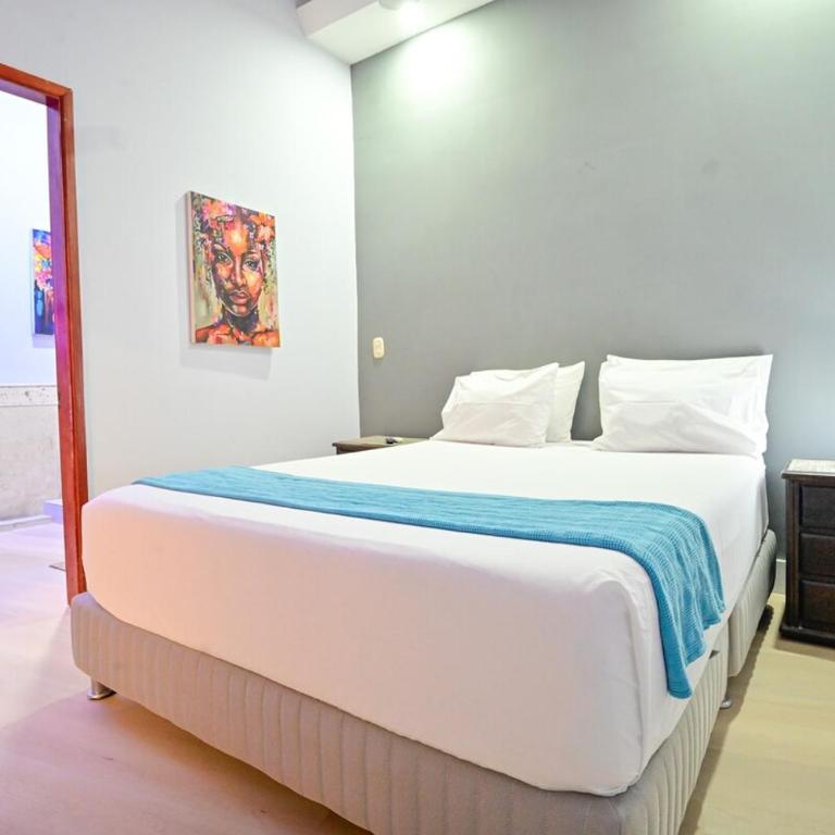 5 Bedroom Cartagena Walled City with Jacuzzi - Six-Bedroom House - 21