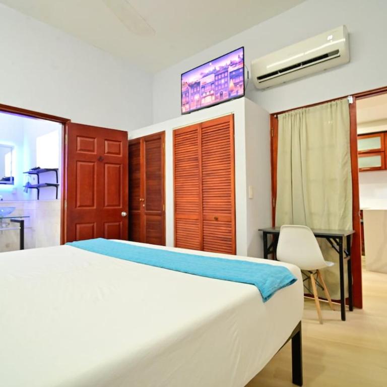 5 Bedroom Cartagena Walled City with Jacuzzi - Six-Bedroom House - 28