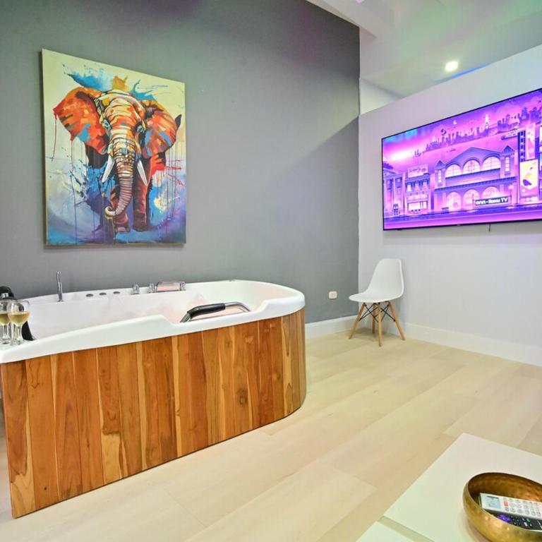 5 Bedroom Cartagena Walled City with Jacuzzi - Six-Bedroom House - 37