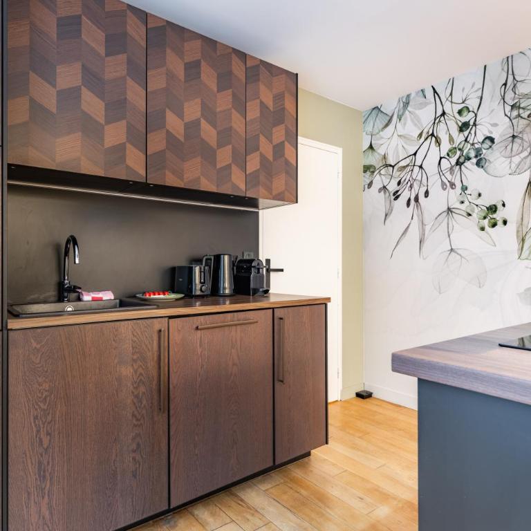 Exceptional triplex with 6 bedrooms & air conditioning - Appartement - 9